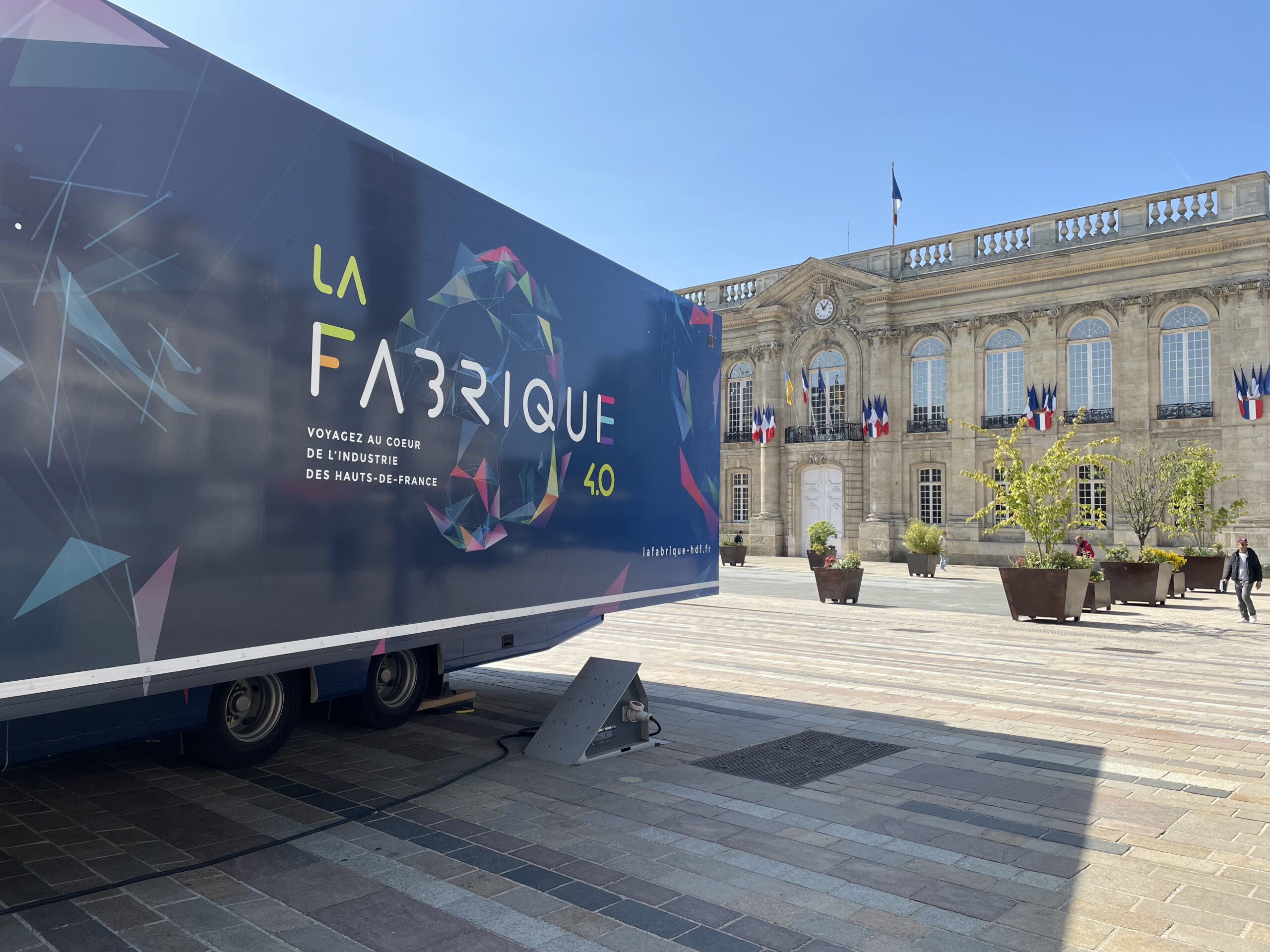 La Fabrique 4.0 devant la mairie de Beauvais